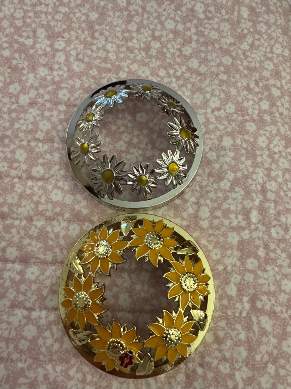 Decorative Daisy Round Yankee Candle Toppers x 2 - Yellow and Silver